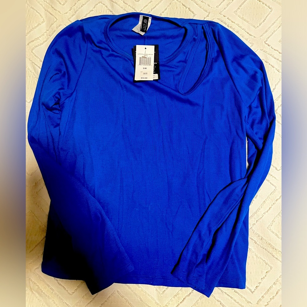 Onzie Yoga cutout shoulder long sleeve. Size S/M NWT